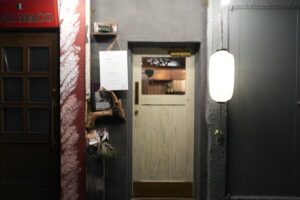 白イ扉ノ向コウNIWA